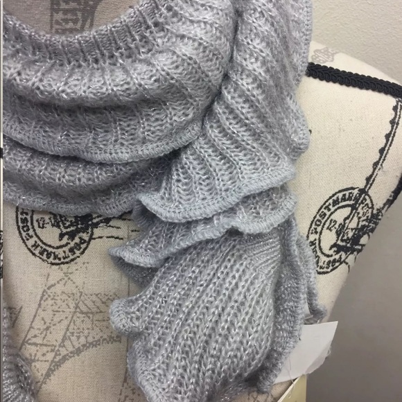 2/$20 Lot Of 2 Women Scarf Gray Pink Metallic Accent Curly Petal Layered - Picture 8 of 9